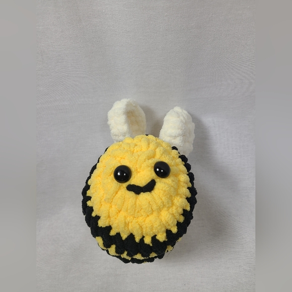 Handmade crochet bee 🐝 - Picture 3 of 5